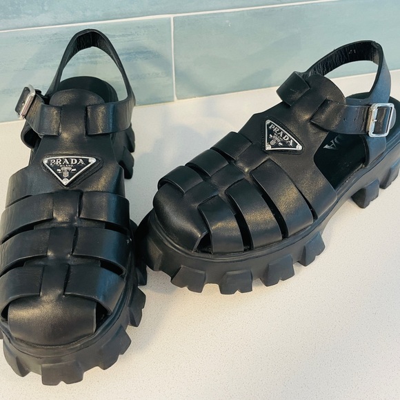Prada Monolith fisherman Leather Sandals in black - Picture 2 of 13
